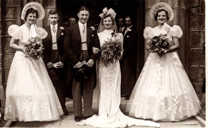 1930s style wedding dress